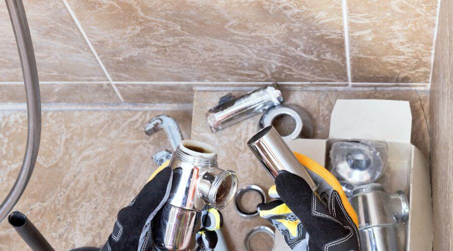 Professional gutter cleaning in Bridgeport, CA